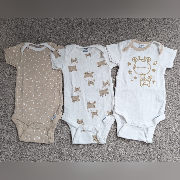 Gerber Other - Gerber's- Pack of 3- Short sleeve onesies- 3-6 months